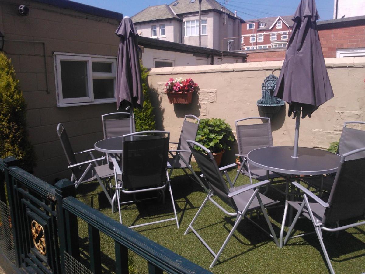 Olivers Strickley Over 35 Years Only Blackpool Exterior foto